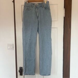 Curve Love Ultra High Rise 90s Straight Jean with Offset Button